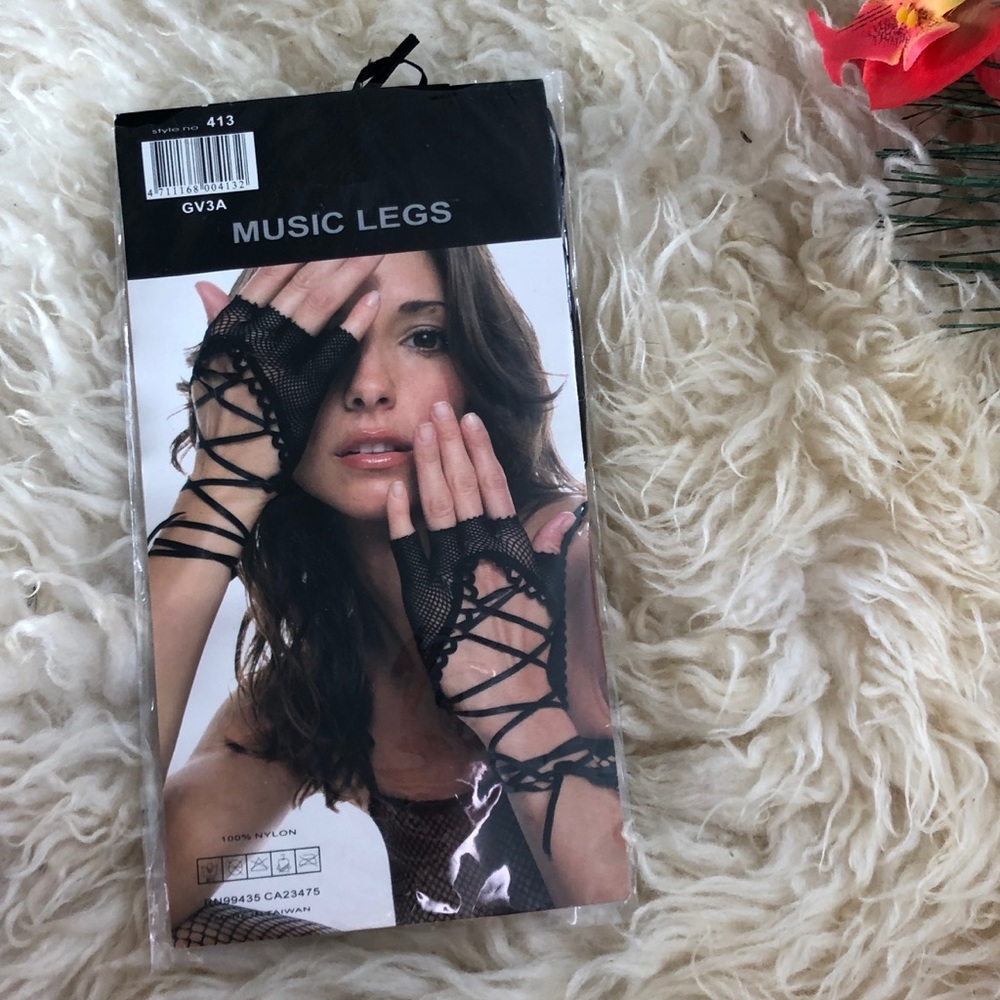 Fishnet sexy gloves